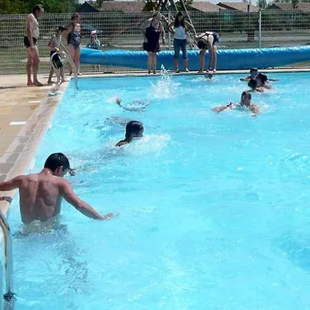 A - Terrasse Et Salon De Jardin - Api-1-52-363 مكان تخييم Chaille-Les-Marais