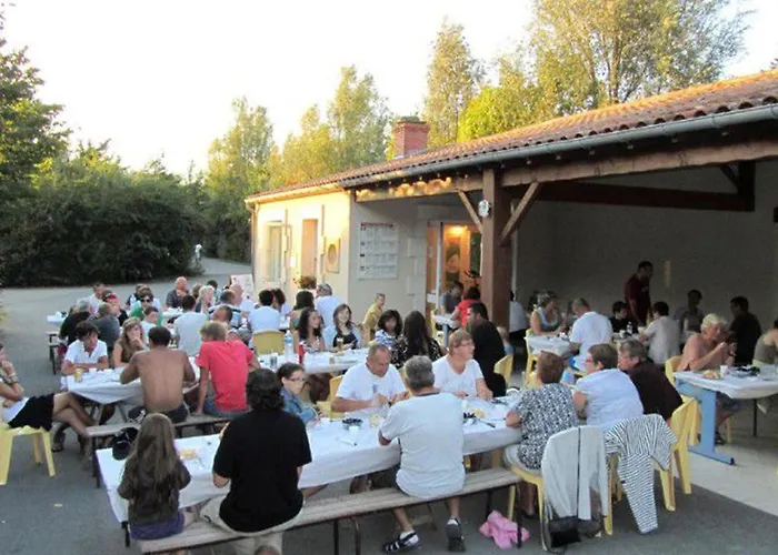 A - Terrasse Et Salon De Jardin - Api-1-52-363 Chaille-Les-Marais