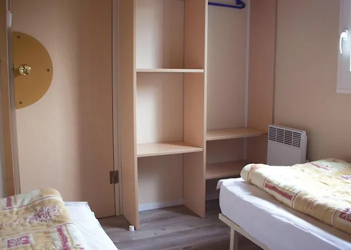 A - Terrasse Et Salon De Jardin - Api-1-52-363 Kemping *