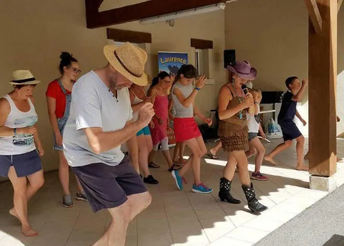 אתר קמפינג A - Terrasse Et Salon De Jardin - Api-1-52-363 Chaille-Les-Marais