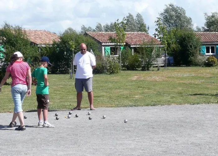 A - Terrasse Et Salon De Jardin - Api-1-52-363 אתר קמפינג