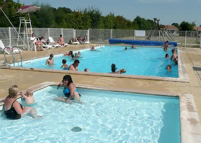 A - Terrasse Et Salon De Jardin - Api-1-52-363 * Chaille-Les-Marais